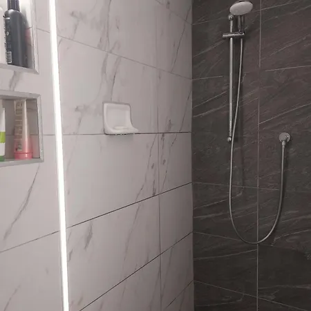 Apartment 2-bed Flat In Chapel Allerton,