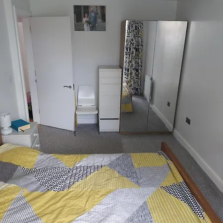 Apartment 2-bed Flat In Chapel Allerton,